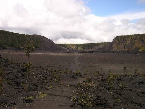 kilauea iki trail across crater floor