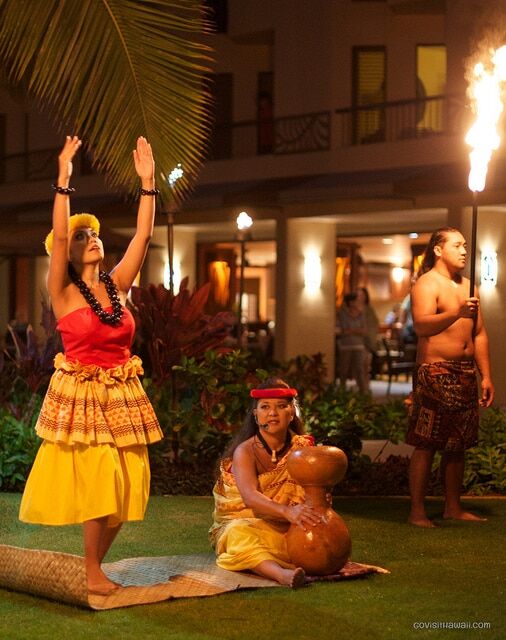 Free Hawaiian hula at hotels