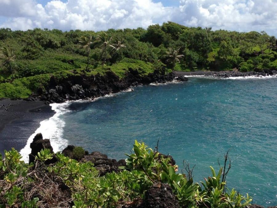 Aloha Friday Photo: Waianapanapa black sand beach along the road to ...